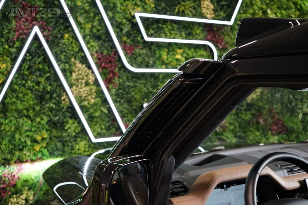 Foto inzerátu Land Rover Defender D300*110*HSE*X-DYNAMIC*