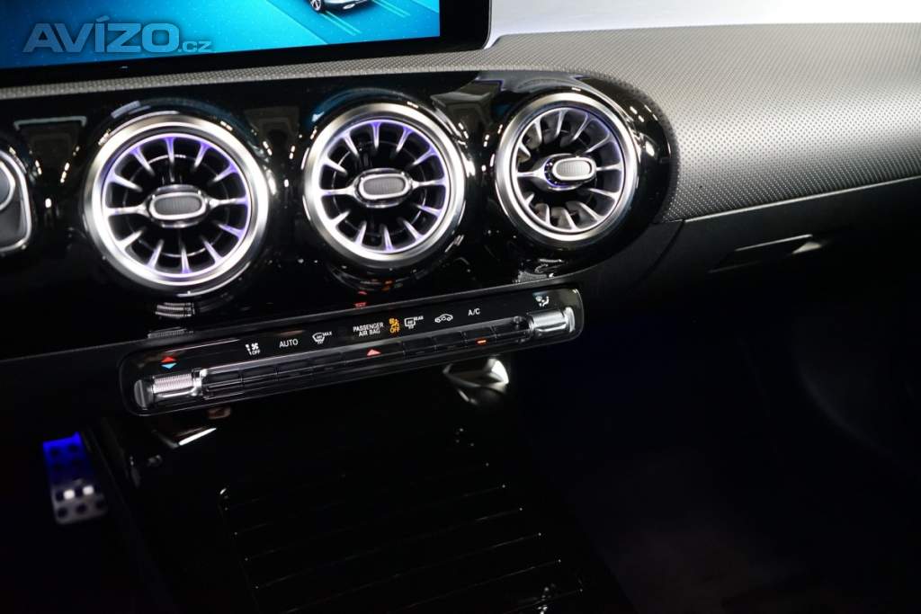 Foto inzerátu Mercedes-Benz CLA 180*AMG*CARPLAY*CAMERA*LED*