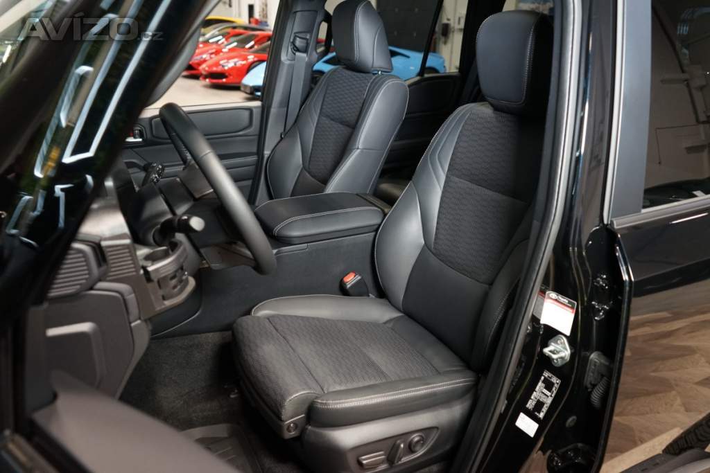 Foto inzerátu Toyota Land Cruiser EXECUTIVE*NEZ.TOP*360*HUD*JBL