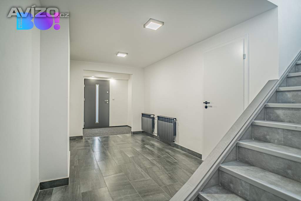 Foto inzerátu Luxusně zrekonstruovaný řadový dům 239 m² s pozemkem 508 m², na ul. Hýlová, Ostrava – Výškovice