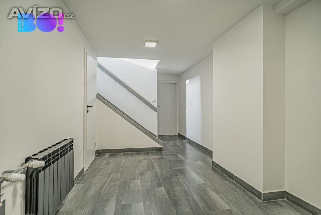 Foto inzerátu Luxusně zrekonstruovaný řadový dům 239 m² s pozemkem 508 m², na ul. Hýlová, Ostrava – Výškovice