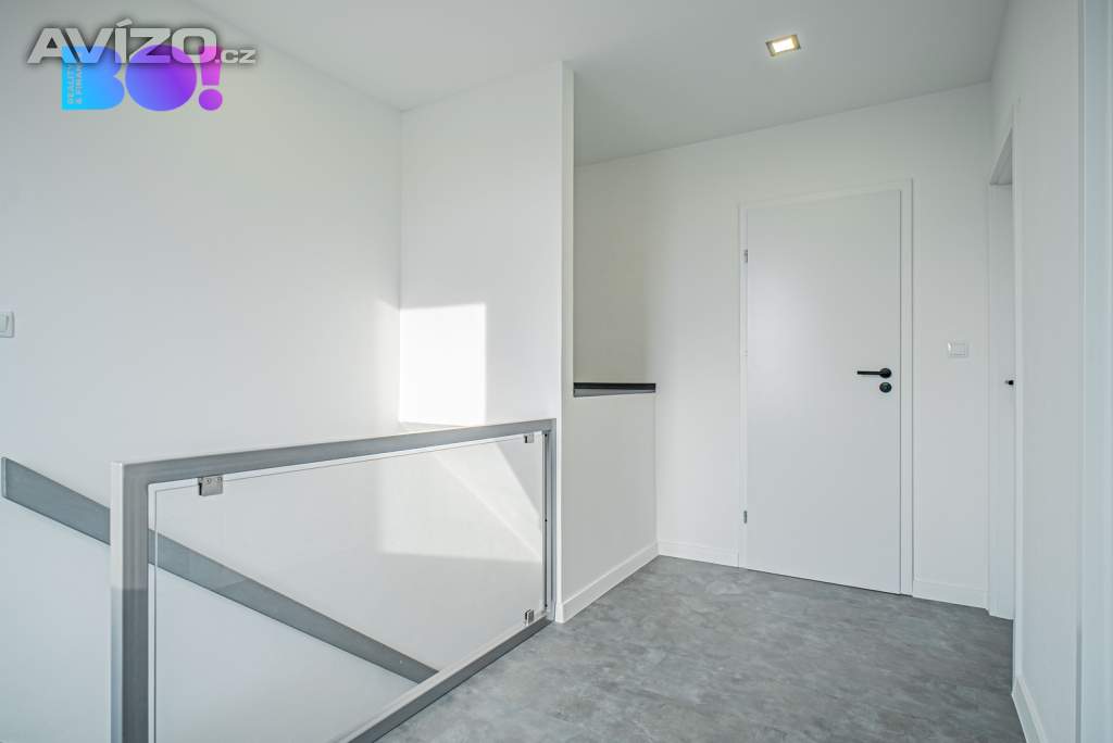 Foto inzerátu Luxusně zrekonstruovaný řadový dům 239 m² s pozemkem 508 m², na ul. Hýlová, Ostrava – Výškovice