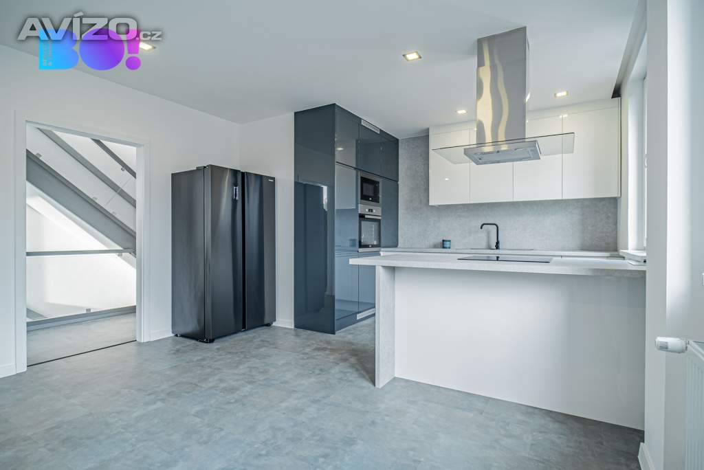 Foto inzerátu Luxusně zrekonstruovaný řadový dům 239 m² s pozemkem 508 m², na ul. Hýlová, Ostrava – Výškovice