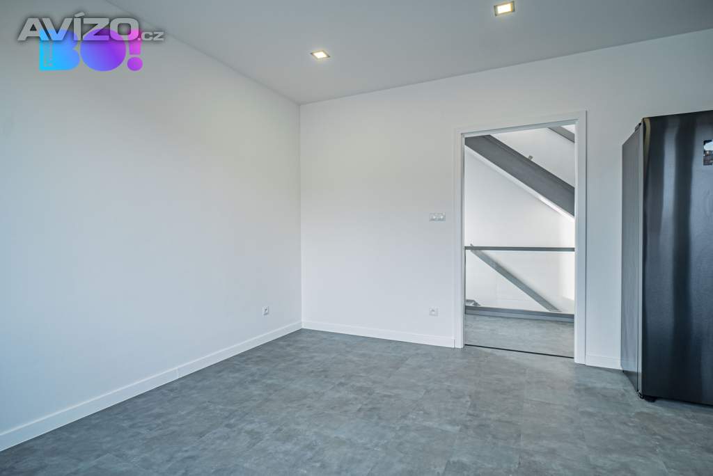 Foto inzerátu Luxusně zrekonstruovaný řadový dům 239 m² s pozemkem 508 m², na ul. Hýlová, Ostrava – Výškovice