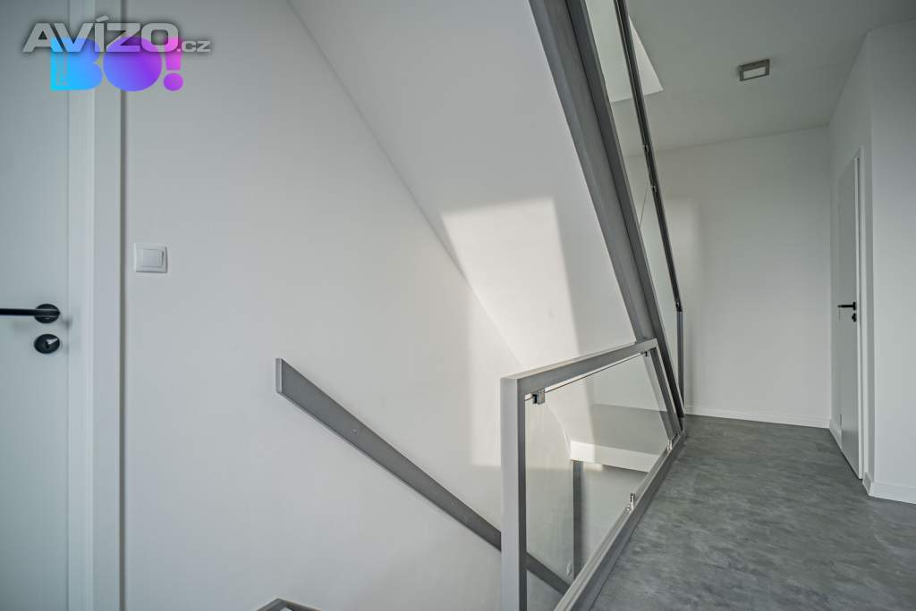 Foto inzerátu Luxusně zrekonstruovaný řadový dům 239 m² s pozemkem 508 m², na ul. Hýlová, Ostrava – Výškovice