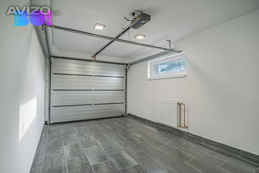 Foto inzerátu Luxusně zrekonstruovaný řadový dům 239 m² s pozemkem 508 m², na ul. Hýlová, Ostrava – Výškovice