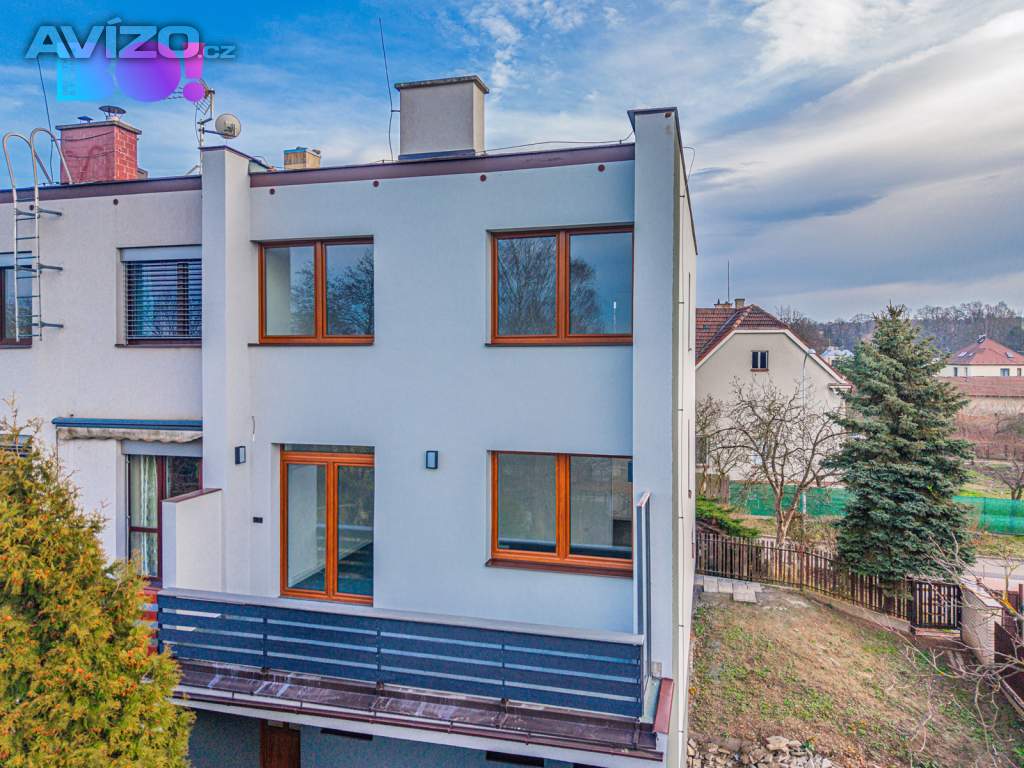Foto inzerátu Luxusně zrekonstruovaný řadový dům 239 m² s pozemkem 508 m², na ul. Hýlová, Ostrava – Výškovice