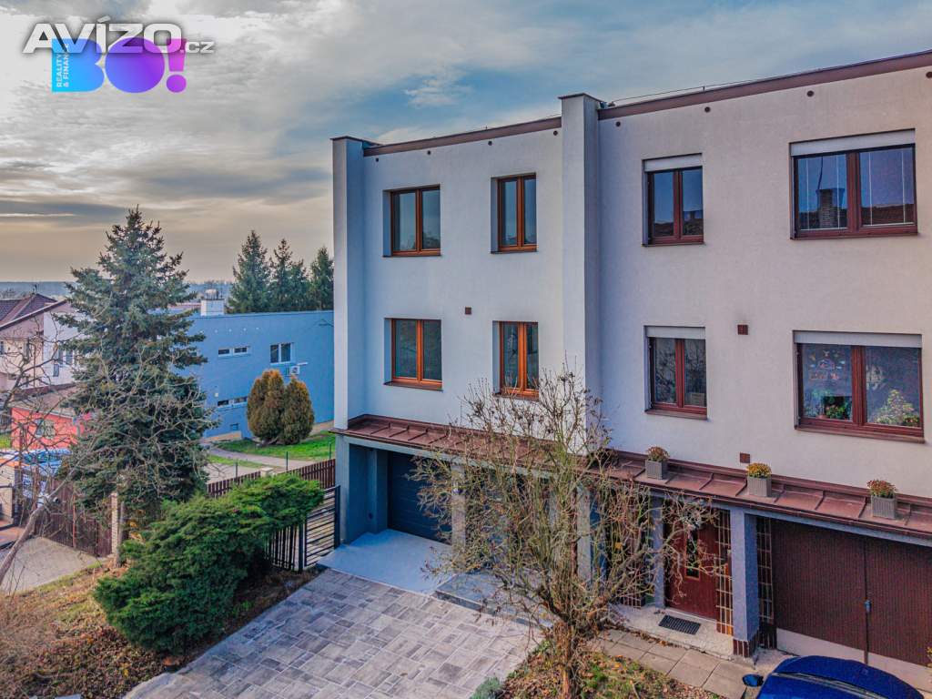 Foto inzerátu Luxusně zrekonstruovaný řadový dům 239 m² s pozemkem 508 m², na ul. Hýlová, Ostrava – Výškovice