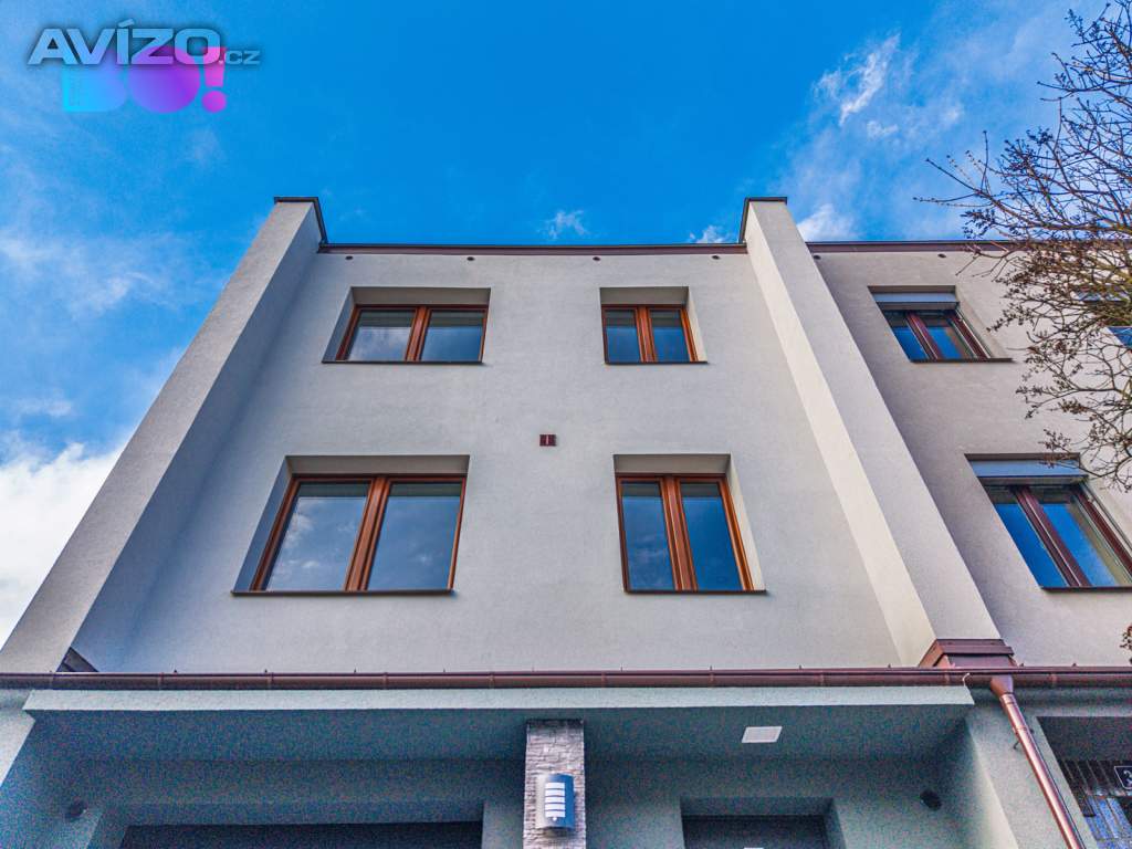 Foto inzerátu Luxusně zrekonstruovaný řadový dům 239 m² s pozemkem 508 m², na ul. Hýlová, Ostrava – Výškovice