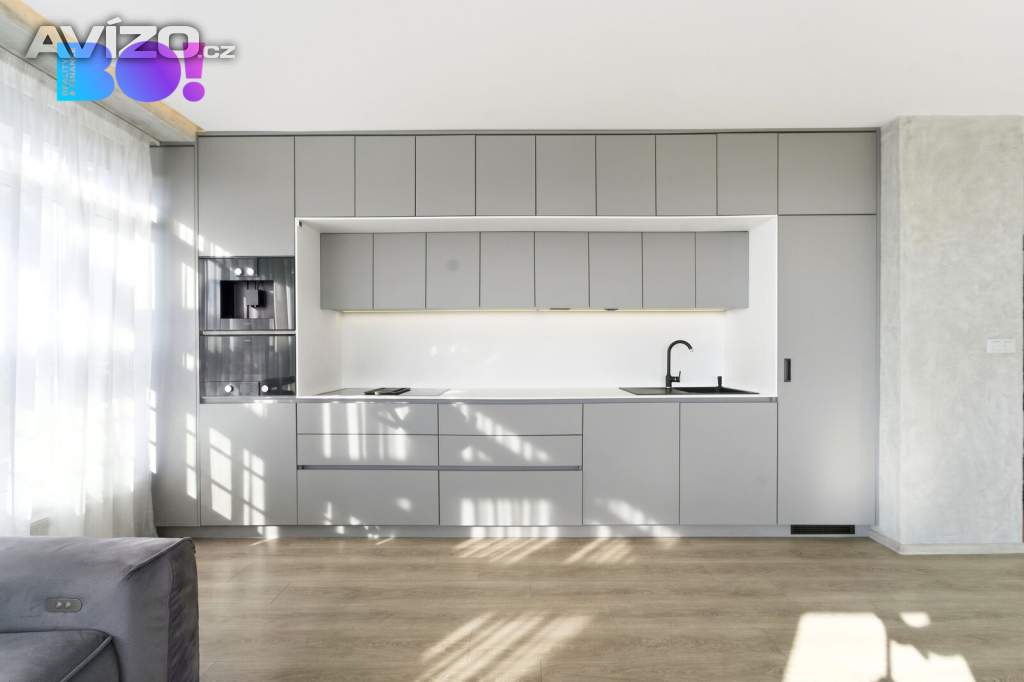 Foto inzerátu Prodej střešního bytu s terasou, 2+kk, 65m², Vinohradská ul., Strašnice