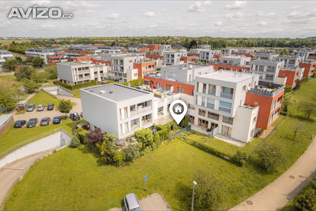 Prodej bytu 2+kk 61,5 m2 se sklepem, terasou 6 m2, přezhrádka 45 m2 Praha 10 Pitkovice