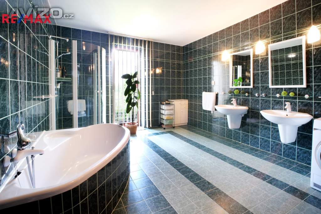 Foto inzerátu Prodej dvougeneračního domu, 347 m² s pozemkem 975 m², Ostrava