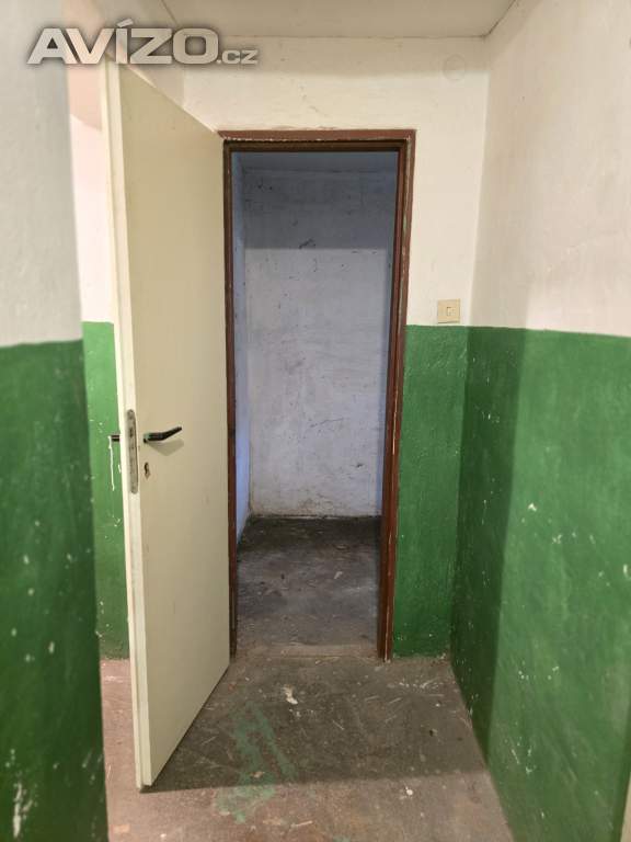 Foto inzerátu Světlý byt 3+1 72 m2, balkon, sklep, 2 NP třípodlažního domu k rekonstrukci.