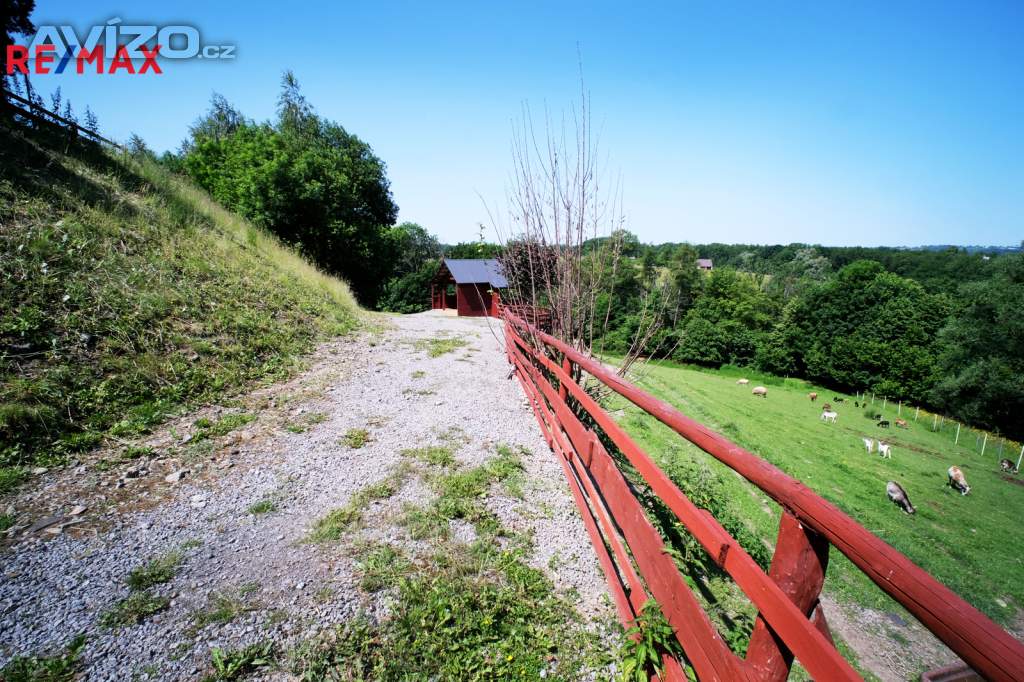 Foto inzerátu Areál pro agroturistiku, terapie, chov, hospodaření, pastevectví v Beskydech