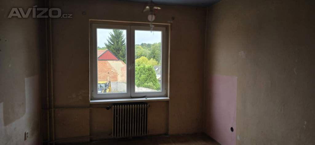 Foto inzerátu Světlý byt 3+1 72 m2, balkon, sklep, 2 NP třípodlažního domu k rekonstrukci.