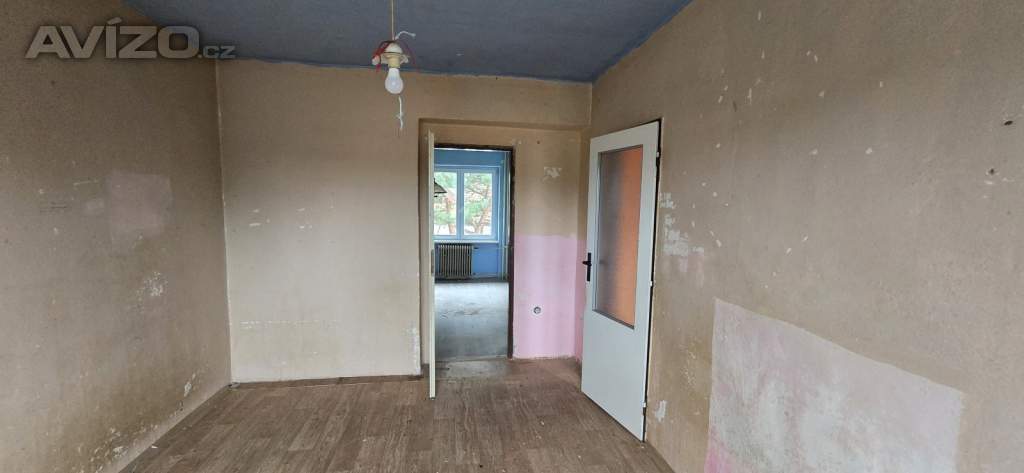Foto inzerátu Světlý byt 3+1 72 m2, balkon, sklep, 2 NP třípodlažního domu k rekonstrukci.