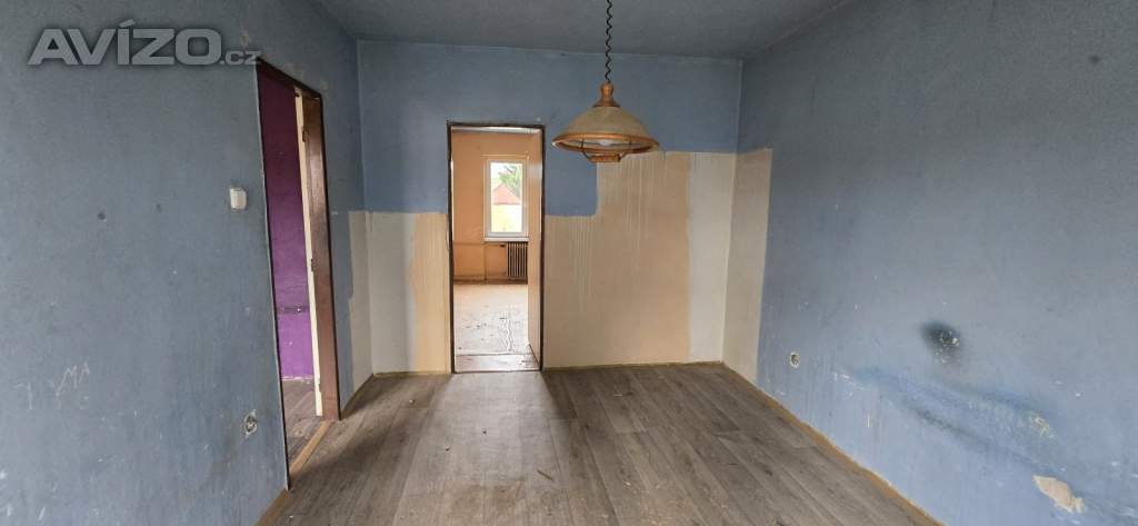 Foto inzerátu Světlý byt 3+1 72 m2, balkon, sklep, 2 NP třípodlažního domu k rekonstrukci.