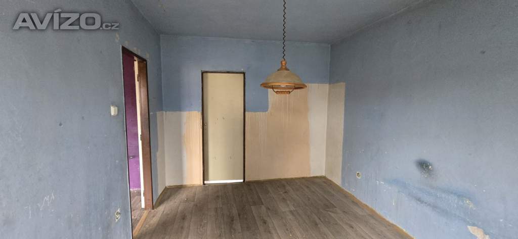 Foto inzerátu Světlý byt 3+1 72 m2, balkon, sklep, 2 NP třípodlažního domu k rekonstrukci.