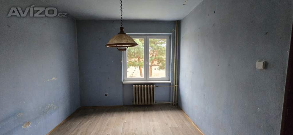 Foto inzerátu Světlý byt 3+1 72 m2, balkon, sklep, 2 NP třípodlažního domu k rekonstrukci.