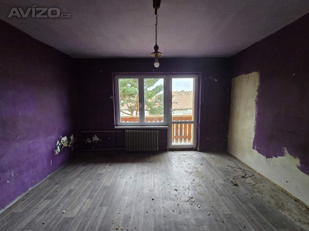 Foto inzerátu Světlý byt 3+1 72 m2, balkon, sklep, 2 NP třípodlažního domu k rekonstrukci.