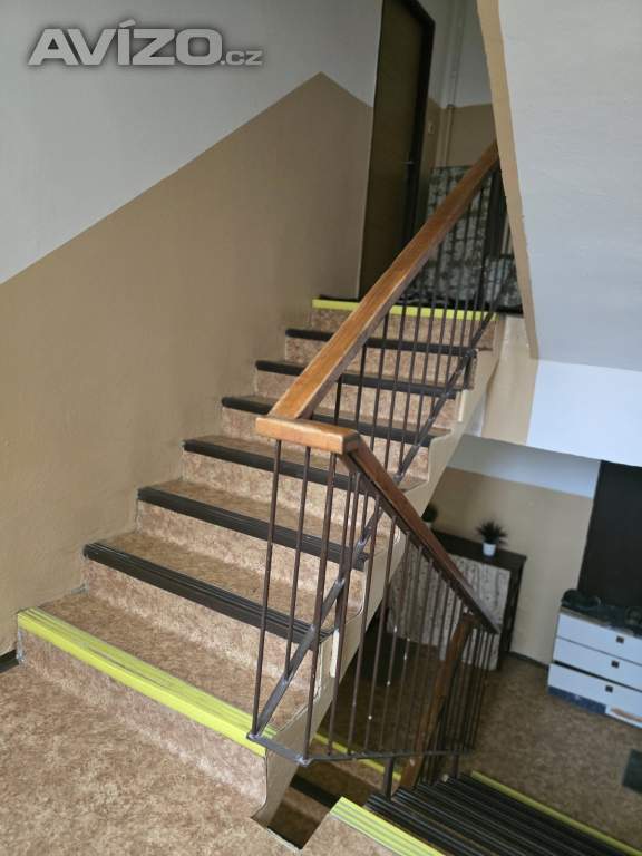 Foto inzerátu Světlý byt 3+1 72 m2, balkon, sklep, 2 NP třípodlažního domu k rekonstrukci.