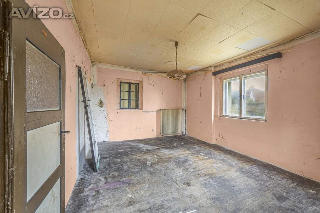 Foto inzerátu Prodej RD /Chata 60m2, obytná 85 m2 /balkon, pozemek 390 m2, zahrada 320 m2 k rekonstrukci.