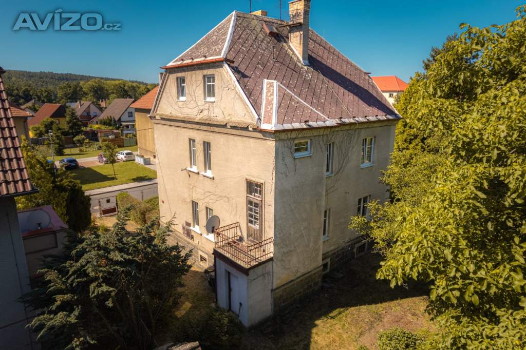 Foto inzerátu Prvorepubliková vila 5+2 (7+3) 380m2 / balkon /garáž / zahrada 1051m2 v top lokalitě k rekonstrukci