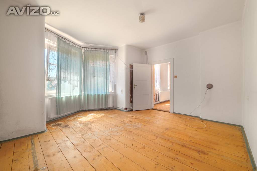 Foto inzerátu Prvorepubliková vila 5+2 (7+3) 380m2 / balkon /garáž / zahrada 1051m2 v top lokalitě k rekonstrukci