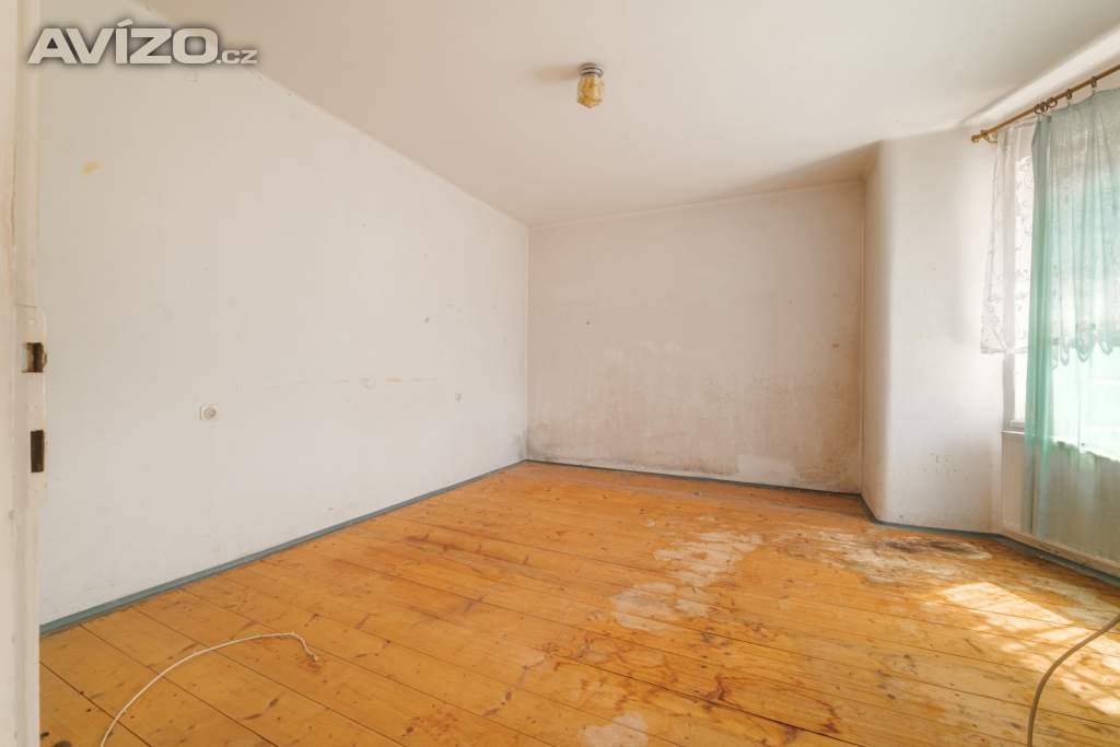 Foto inzerátu Prvorepubliková vila 5+2 (7+3) 380m2 / balkon /garáž / zahrada 1051m2 v top lokalitě k rekonstrukci