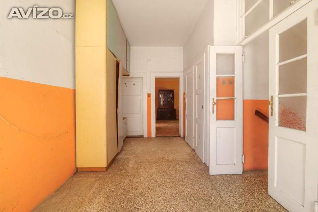 Foto inzerátu Prvorepubliková vila 5+2 (7+3) 380m2 / balkon /garáž / zahrada 1051m2 v top lokalitě k rekonstrukci