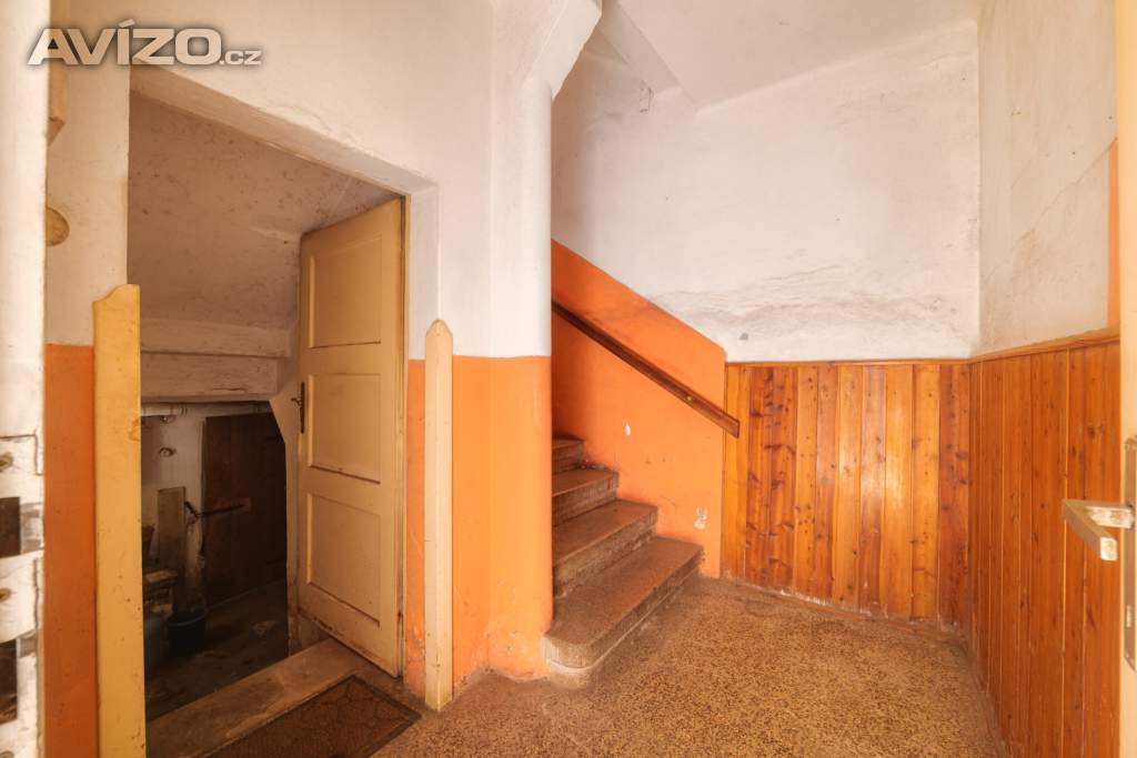 Foto inzerátu Prvorepubliková vila 5+2 (7+3) 380m2 / balkon /garáž / zahrada 1051m2 v top lokalitě k rekonstrukci