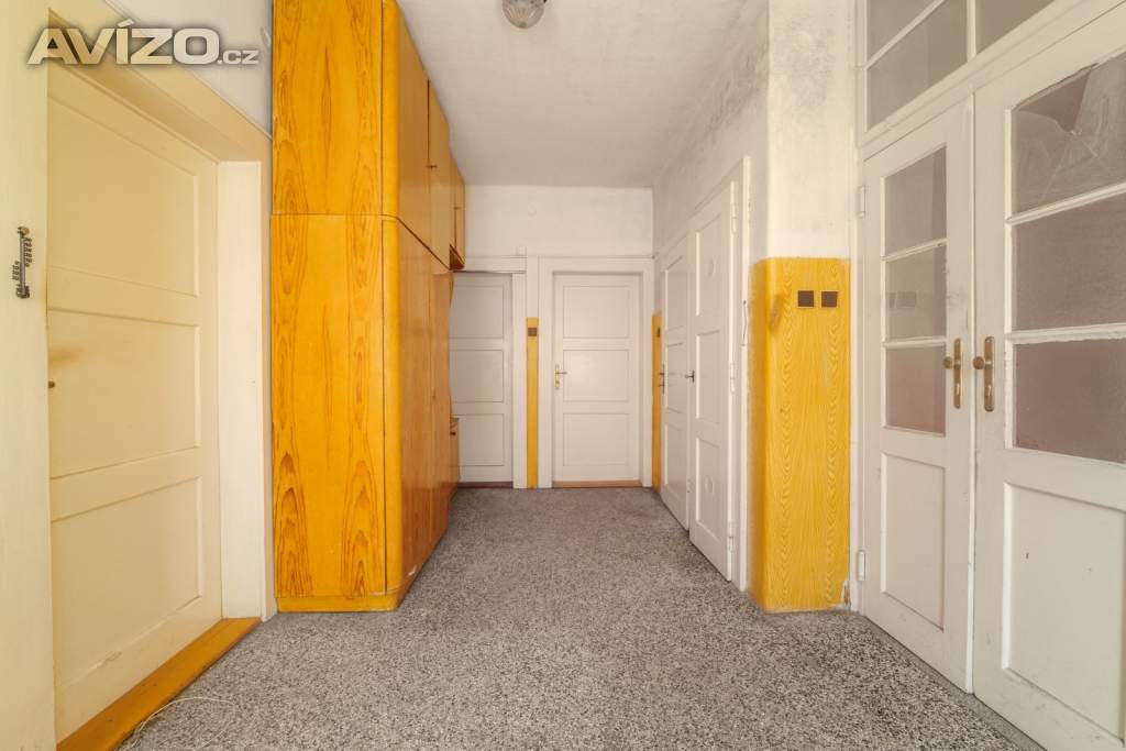 Foto inzerátu Prvorepubliková vila 5+2 (7+3) 380m2 / balkon /garáž / zahrada 1051m2 v top lokalitě k rekonstrukci