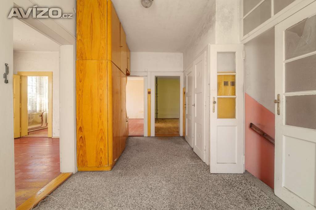 Foto inzerátu Prvorepubliková vila 5+2 (7+3) 380m2 / balkon /garáž / zahrada 1051m2 v top lokalitě k rekonstrukci