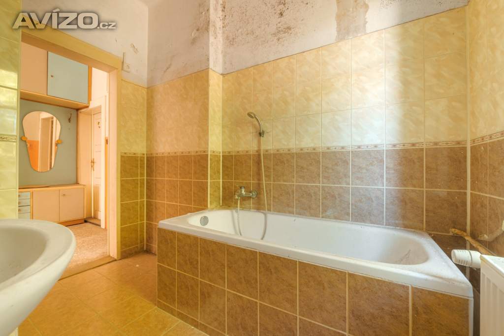 Foto inzerátu Prvorepubliková vila 5+2 (7+3) 380m2 / balkon /garáž / zahrada 1051m2 v top lokalitě k rekonstrukci
