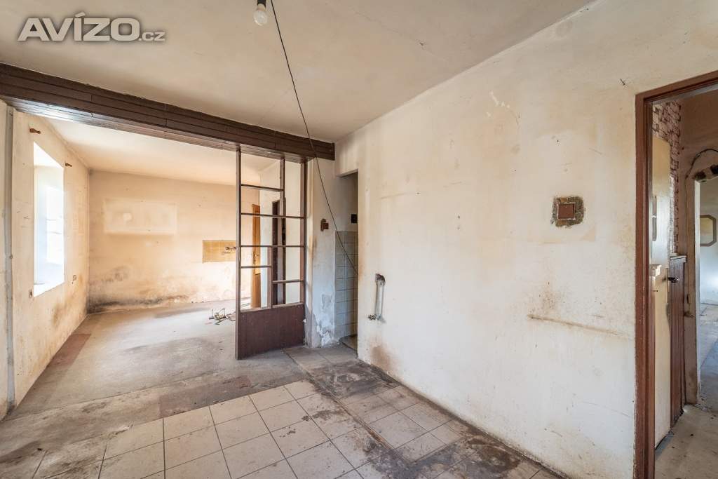 Foto inzerátu RD 3+kk zastavěná plocha 113 m2, užitná 229 m2,zahrada 344 m2,dobrá lokalita k rekonstrukci, Dobšic