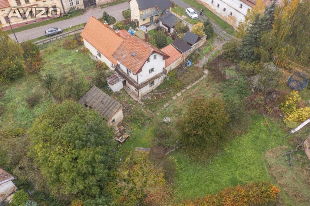 Foto inzerátu Prodej RD /Chata 60m2, obytná 85 m2 /balkon, pozemek 390 m2, zahrada 320 m2 k rekonstrukci.