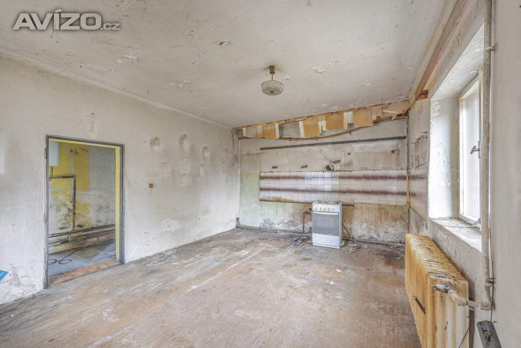 Foto inzerátu Prodej RD /Chata 60m2, obytná 85 m2 /balkon, pozemek 390 m2, zahrada 320 m2 k rekonstrukci.