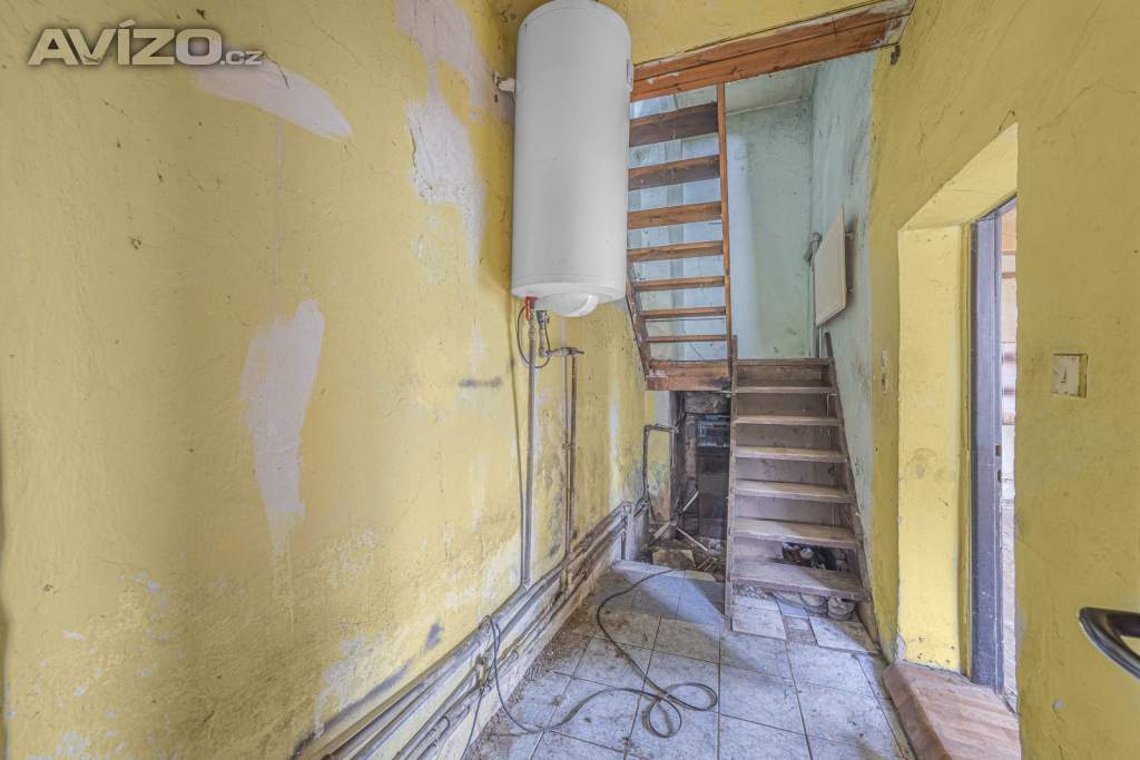 Foto inzerátu Prodej RD /Chata 60m2, obytná 85 m2 /balkon, pozemek 390 m2, zahrada 320 m2 k rekonstrukci.