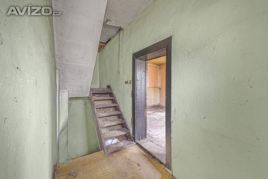 Foto inzerátu Prodej RD /Chata 60m2, obytná 85 m2 /balkon, pozemek 390 m2, zahrada 320 m2 k rekonstrukci.