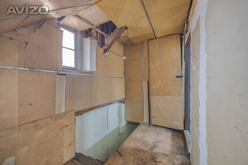 Foto inzerátu Prodej RD /Chata 60m2, obytná 85 m2 /balkon, pozemek 390 m2, zahrada 320 m2 k rekonstrukci.