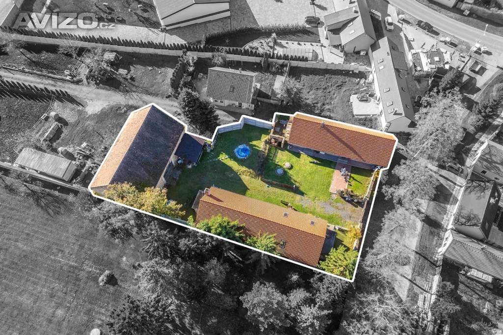 Foto inzerátu 2x RD 4+1 208m2, 2+kk/garsonka 141 m2, stodola 256 m2, pozemek 1 547 m2 v atraktivní lokalitě Vykáň