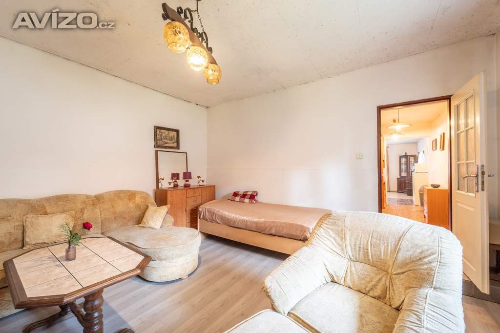 Foto inzerátu 2x RD 4+1 208m2, 2+kk/garsonka 141 m2, stodola 256 m2, pozemek 1 547 m2 v atraktivní lokalitě Vykáň