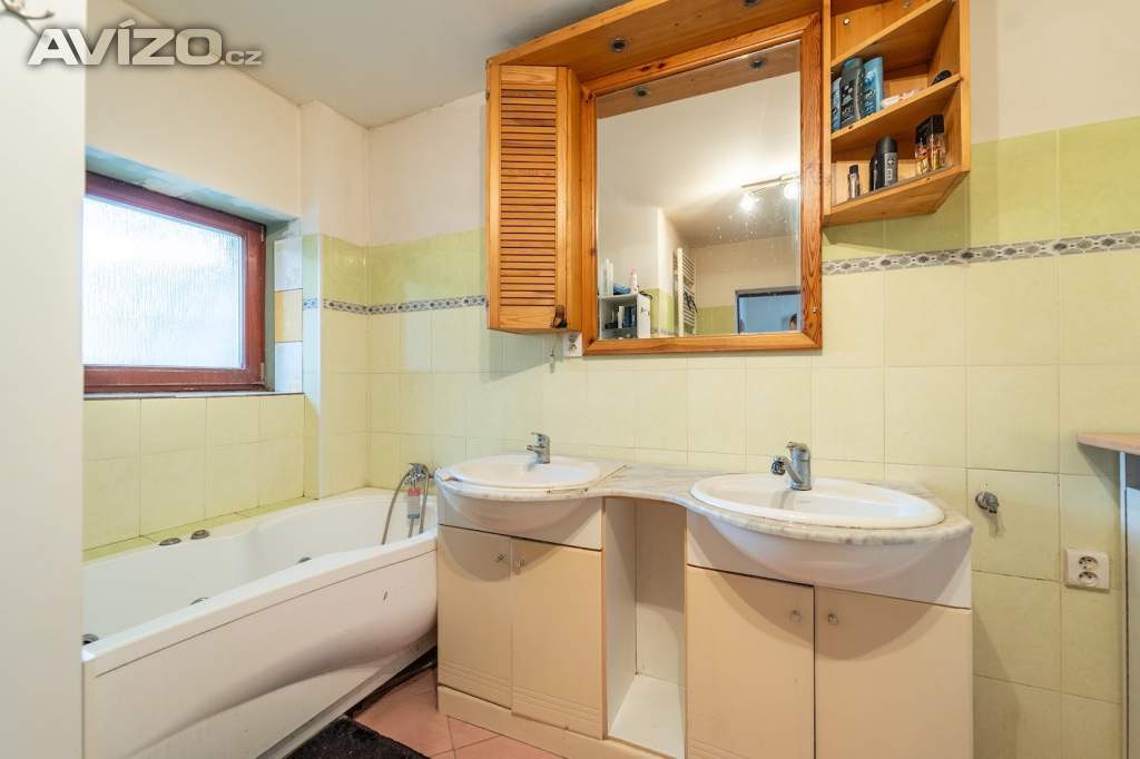 Foto inzerátu 2x RD 4+1 208m2, 2+kk/garsonka 141 m2, stodola 256 m2, pozemek 1 547 m2 v atraktivní lokalitě Vykáň