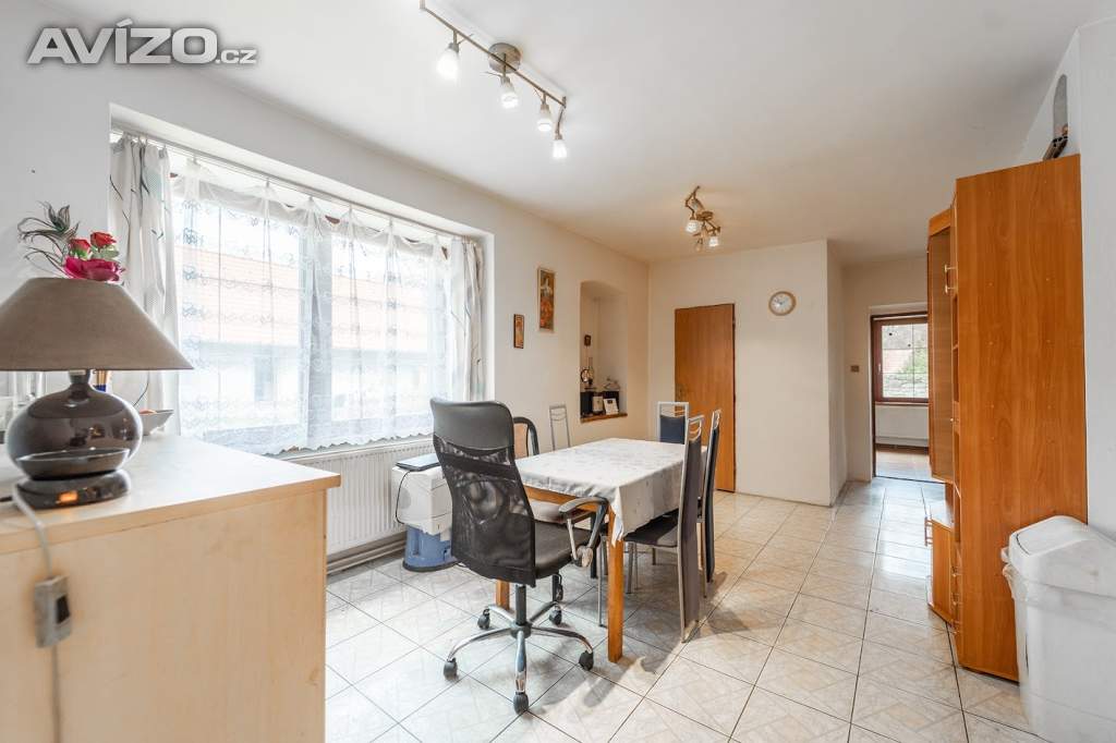 Foto inzerátu 2x RD 4+1 208m2, 2+kk/garsonka 141 m2, stodola 256 m2, pozemek 1 547 m2 v atraktivní lokalitě Vykáň