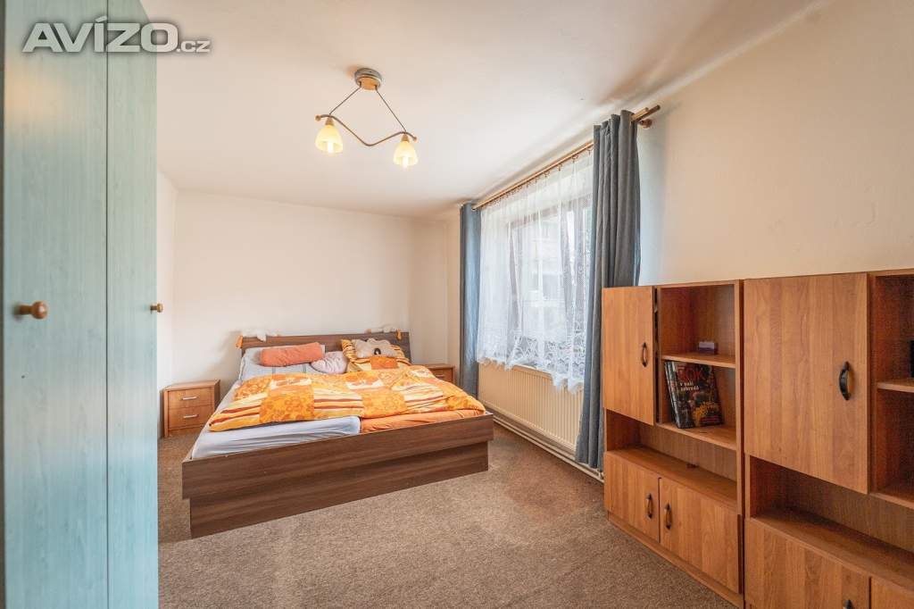 Foto inzerátu 2x RD 4+1 208m2, 2+kk/garsonka 141 m2, stodola 256 m2, pozemek 1 547 m2 v atraktivní lokalitě Vykáň