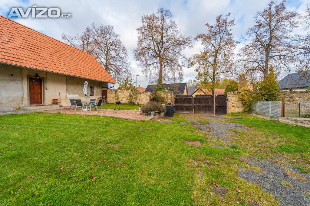 Foto inzerátu 2x RD 4+1 208m2, 2+kk/garsonka 141 m2, stodola 256 m2, pozemek 1 547 m2 v atraktivní lokalitě Vykáň