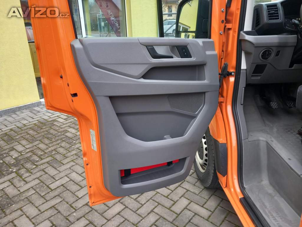 Foto inzerátu Volkswagen Crafter 2,0TDi 103kw 7 MÍST ,ODPOČET !