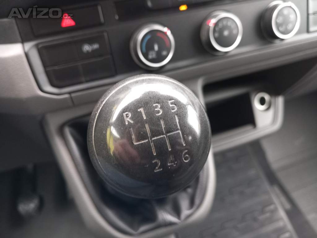 Foto inzerátu Volkswagen Crafter 2,0TDi 103kw 7 MÍST ,ODPOČET !