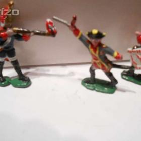 Foto inzerátu Cínové figurky - vojáčci, indiáni, rytíři a další