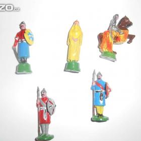 Foto inzerátu Cínové figurky - vojáčci, indiáni, rytíři a další